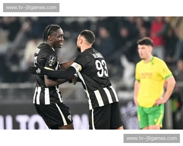 尼姆vs昂热：法甲赛场上的两支“黑马”的命运交织